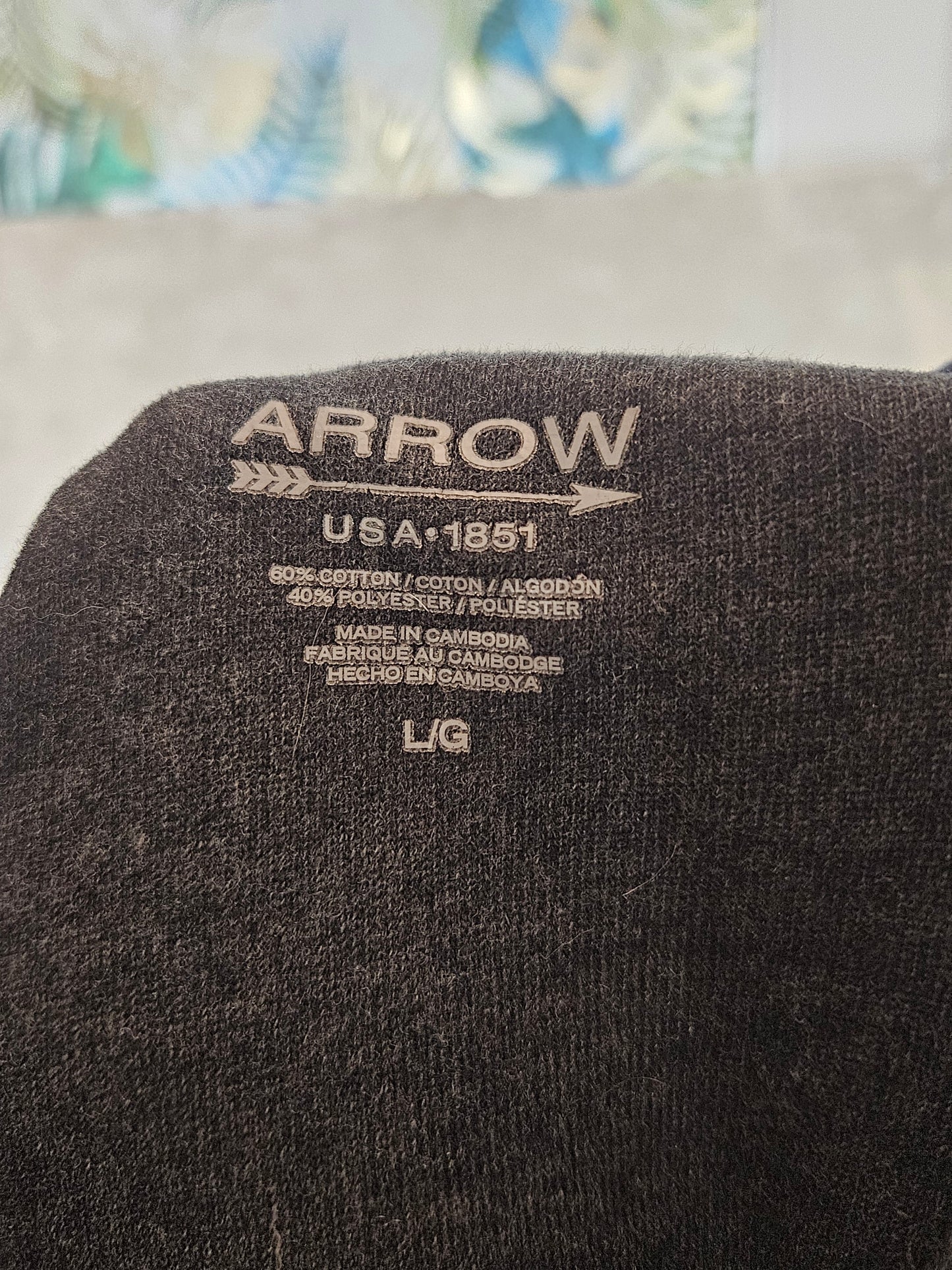 Arrow Sweater - L