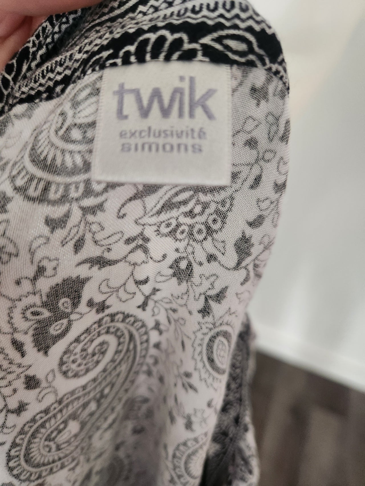 Twik Light-Weight Cardigan