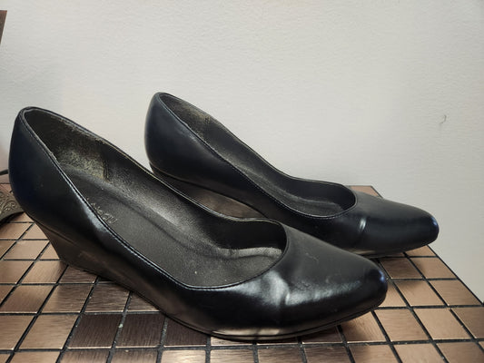 Le Chateau Wedge Heels - Size 9