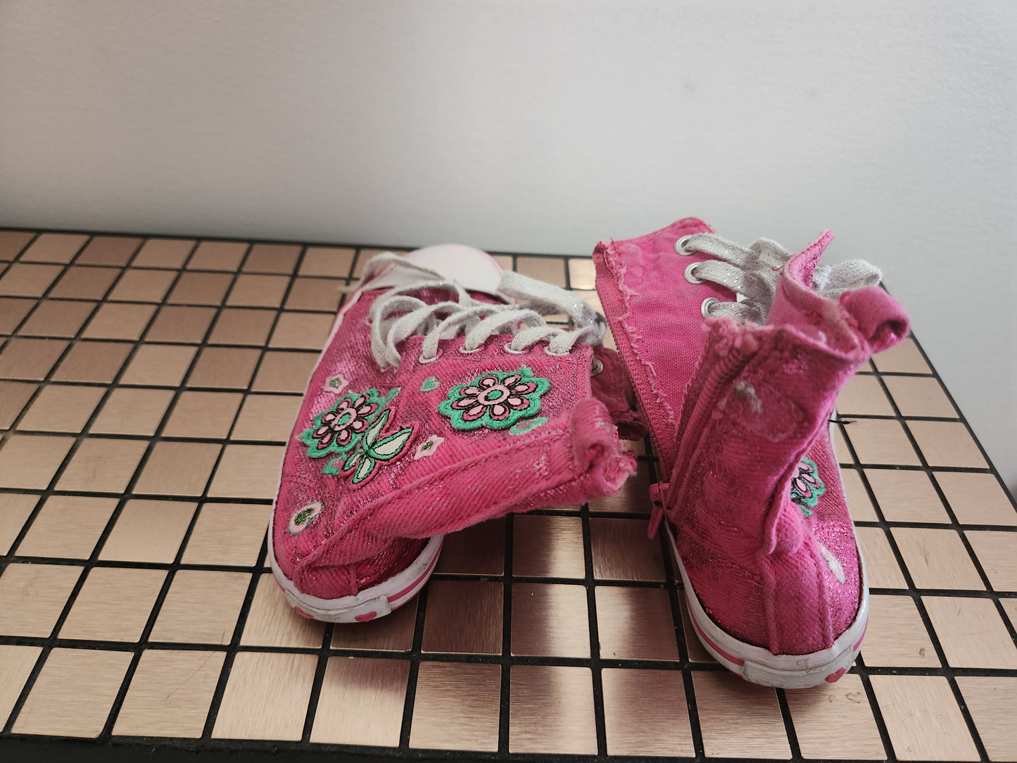 Girl's Shoes - Size 9