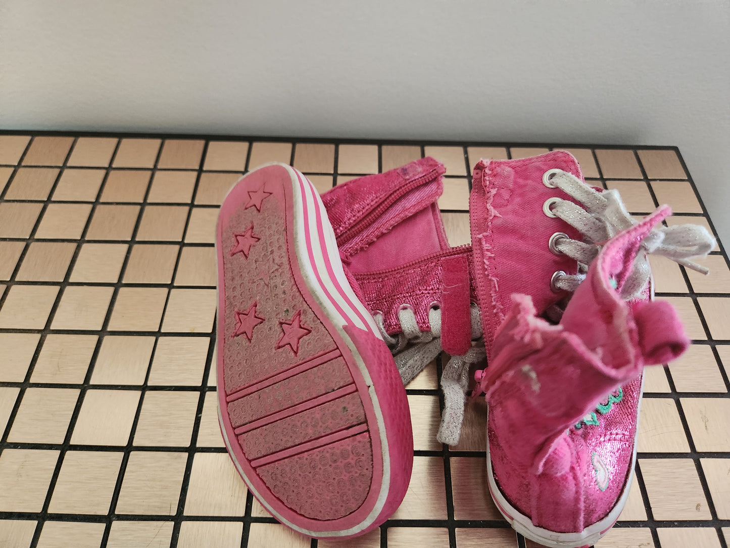 Girl's Shoes - Size 9