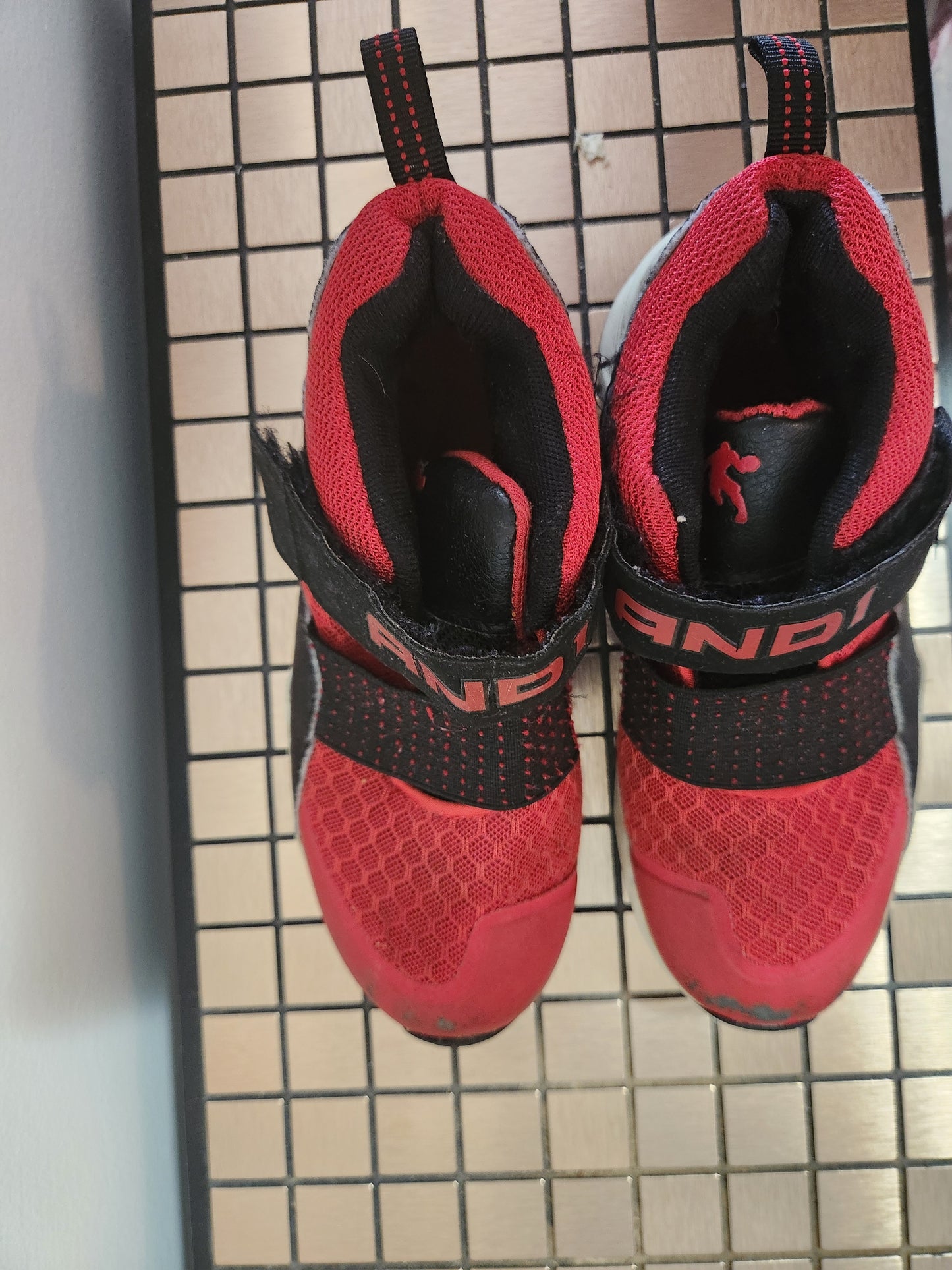 Boy's Size 1 Runners