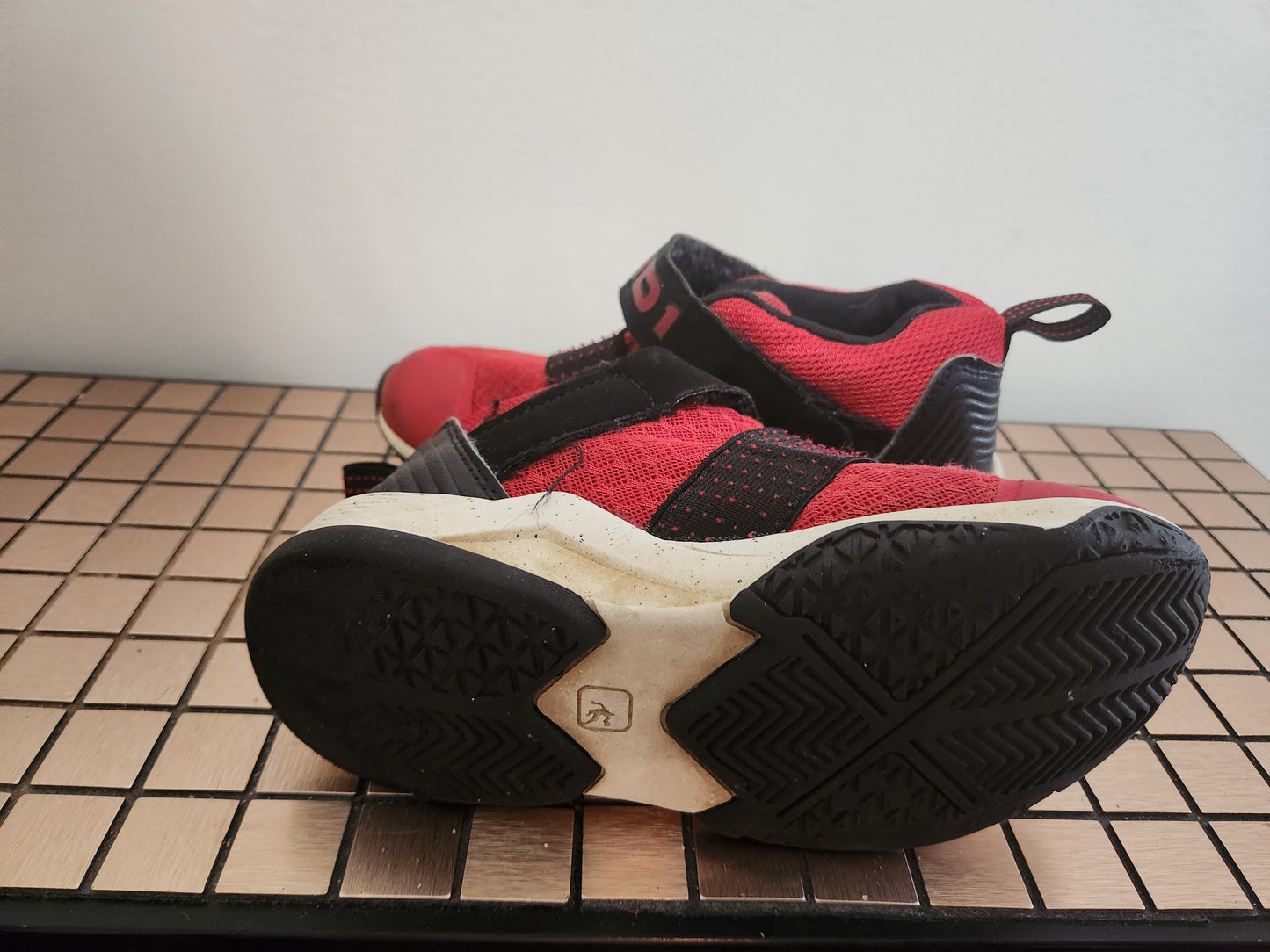 Boy's Size 1 Runners