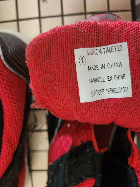 Boy's Size 1 Runners