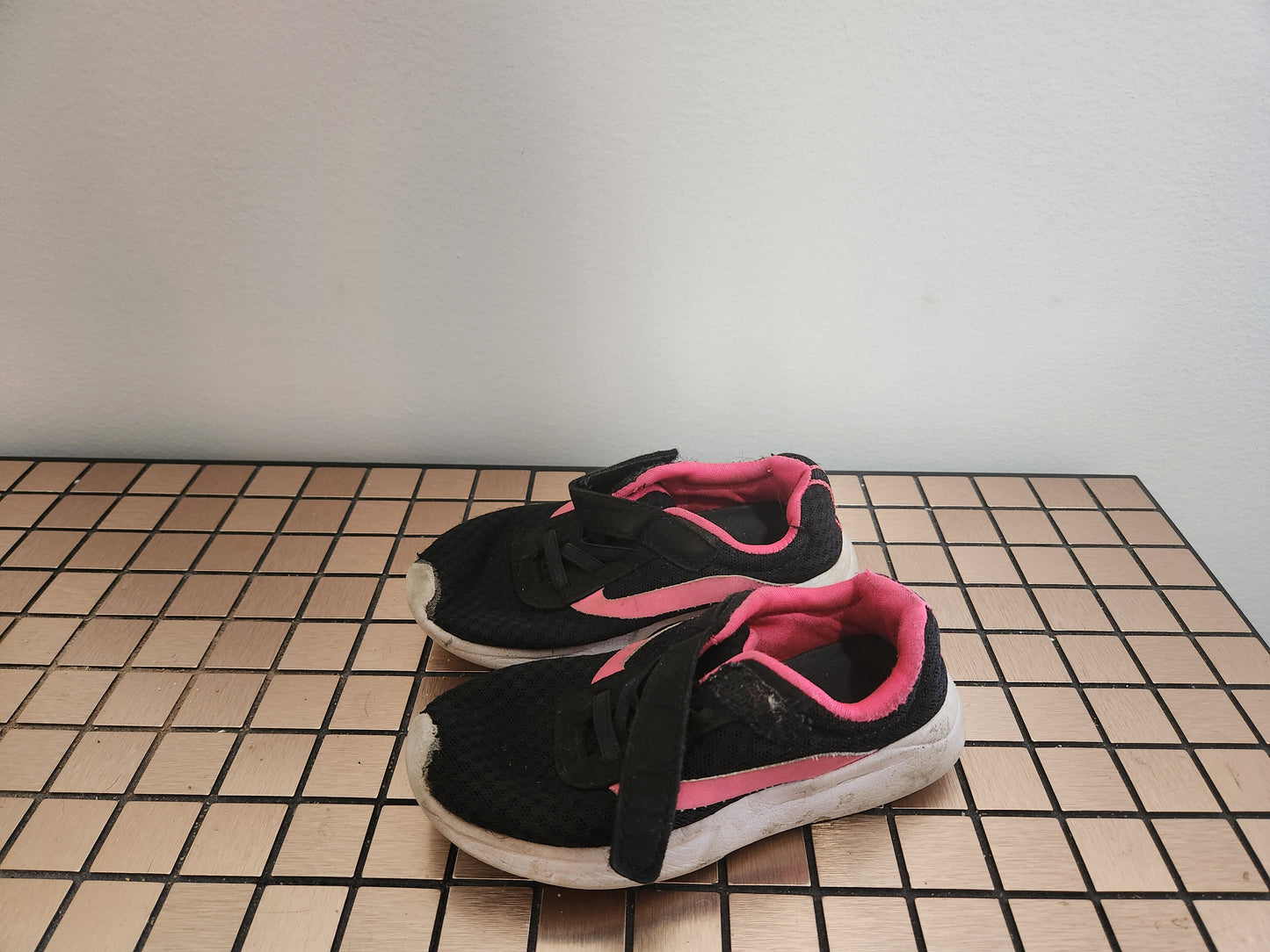 Girl's Runners - Size 9