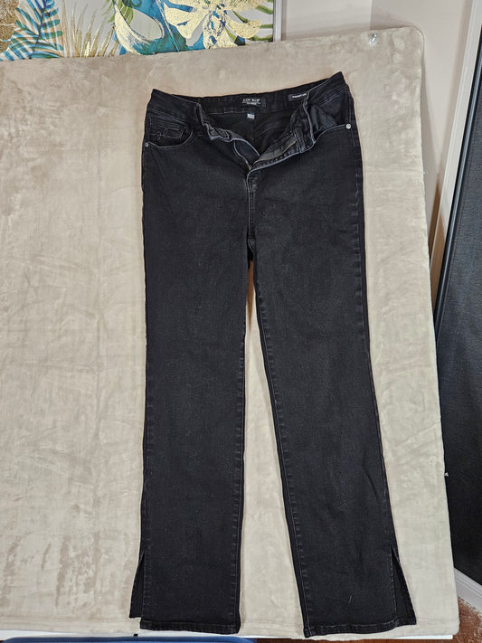 Judy Blue Straight Jeans - Size 15/32