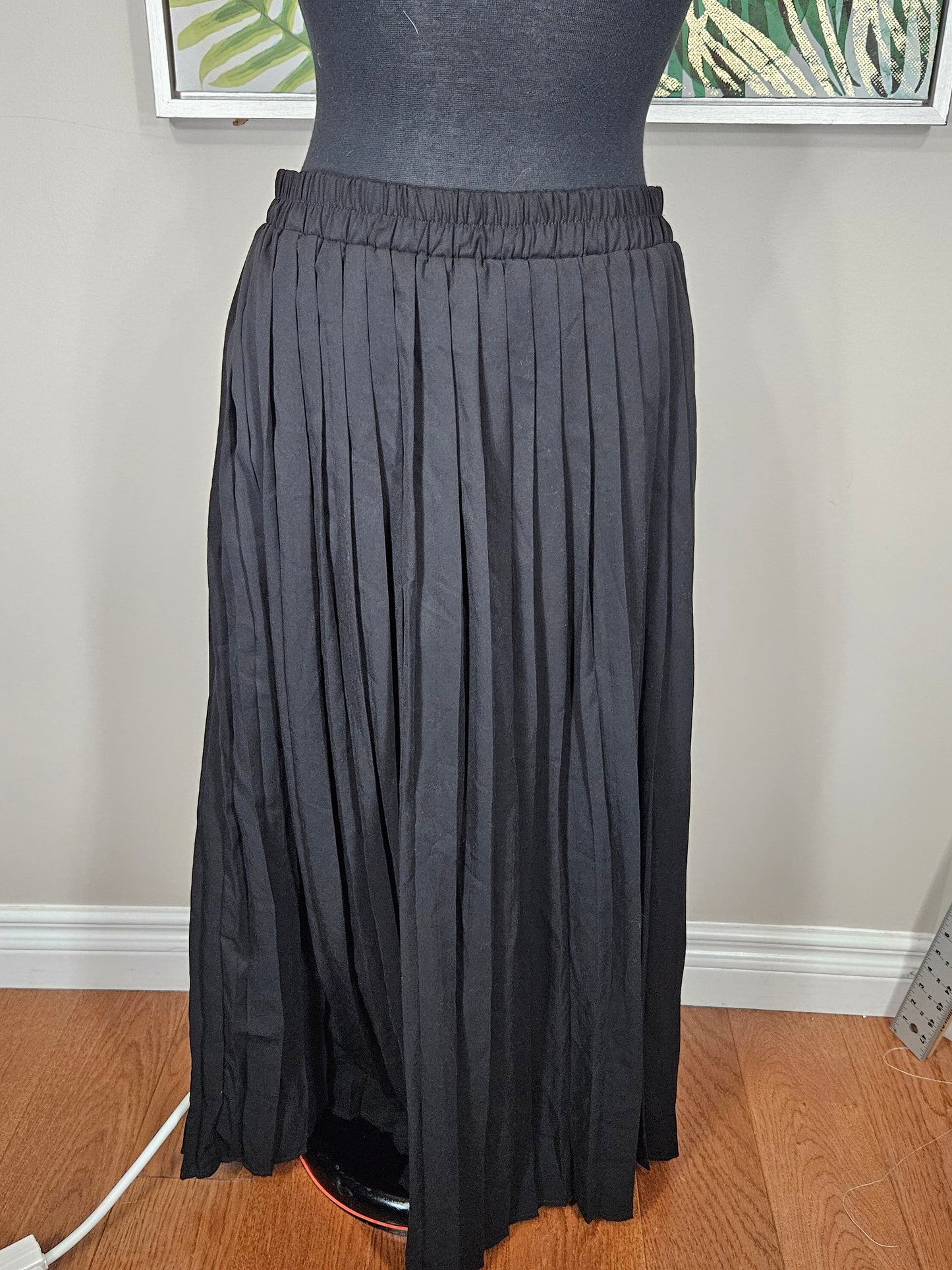 Black Pleated Maxi Skirt - Size 16