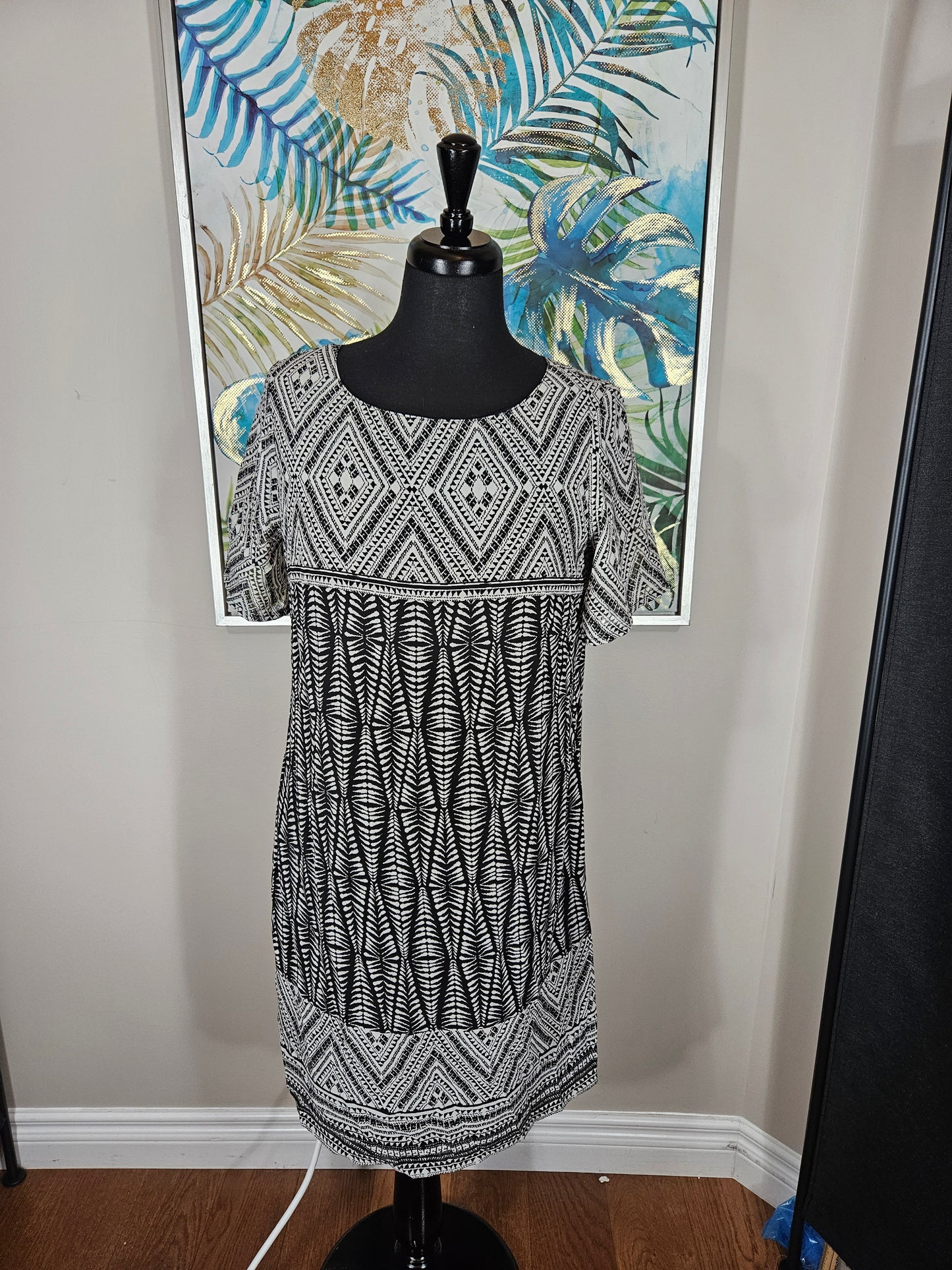 Short Sleeve Tunic - Size Medium