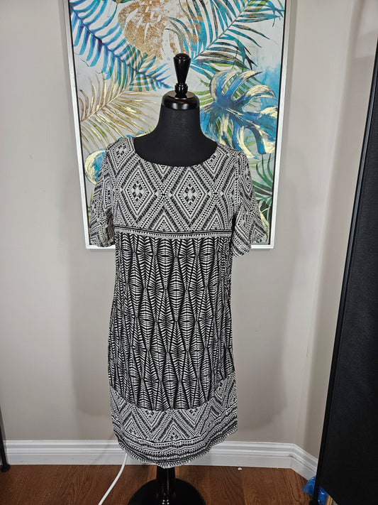 Short Sleeve Tunic - Size Medium