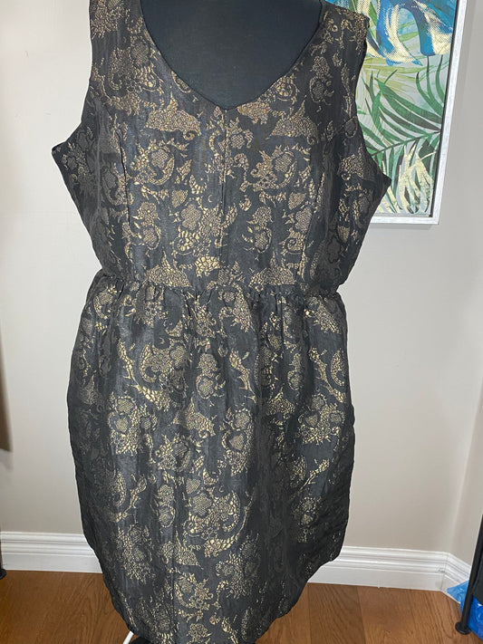 Ricki's Sleeveless Tunic - Size 16