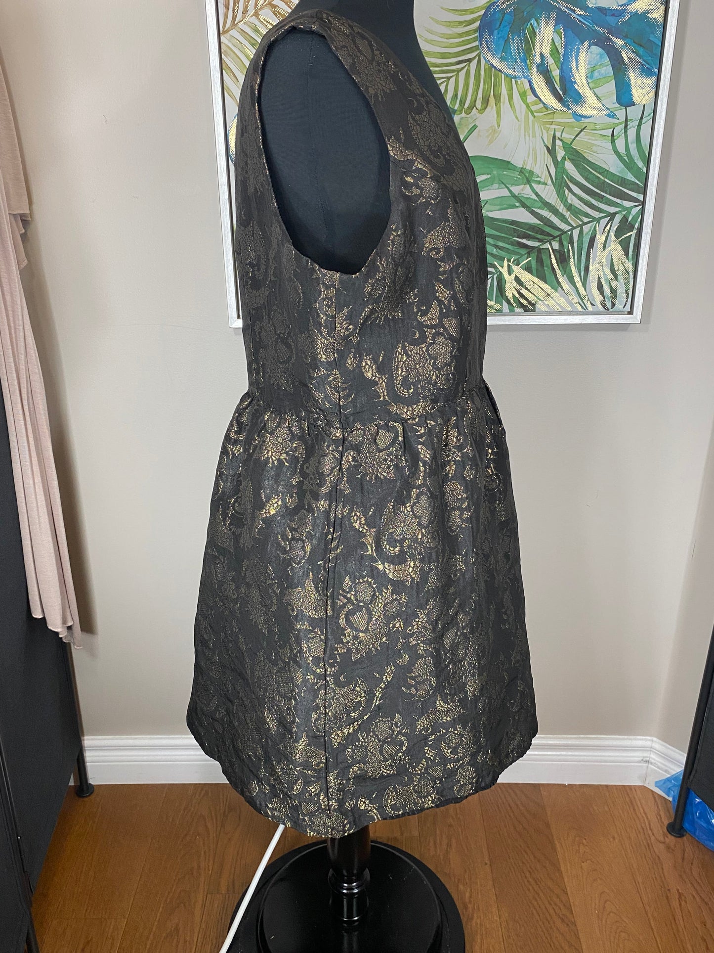 Ricki's Sleeveless Tunic - Size 16
