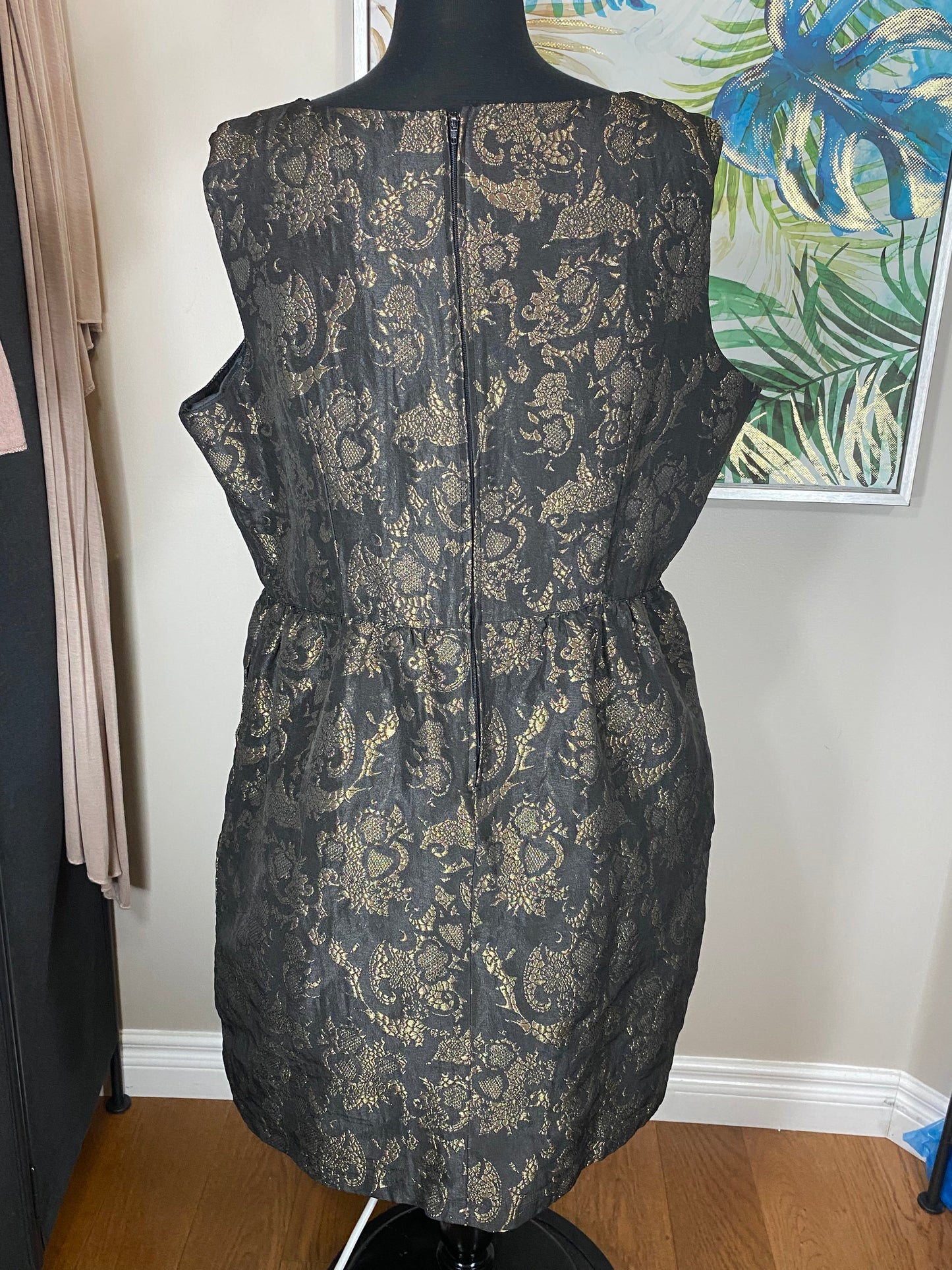 Ricki's Sleeveless Tunic - Size 16